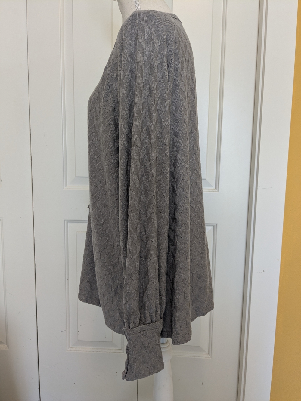 Cozy Chevron Knit Henley Top - Gray XL - Picture 6 of 11